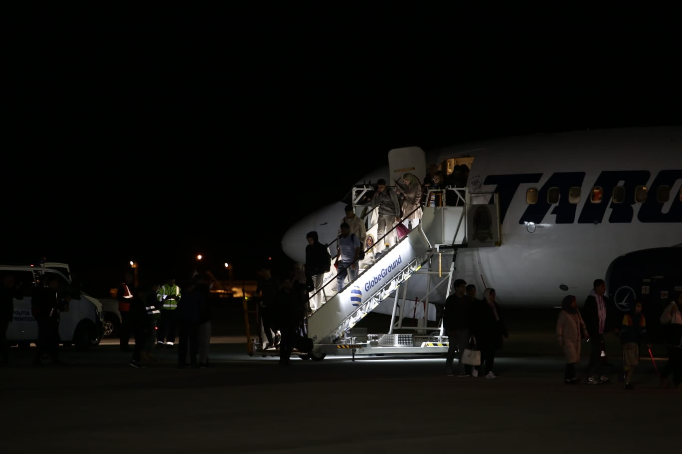 Primii români evacuaţi din Fâșia Gaza au aterizat în România. Marcel Ciolacu: „Statul român nu lasă niciun român în urmă”