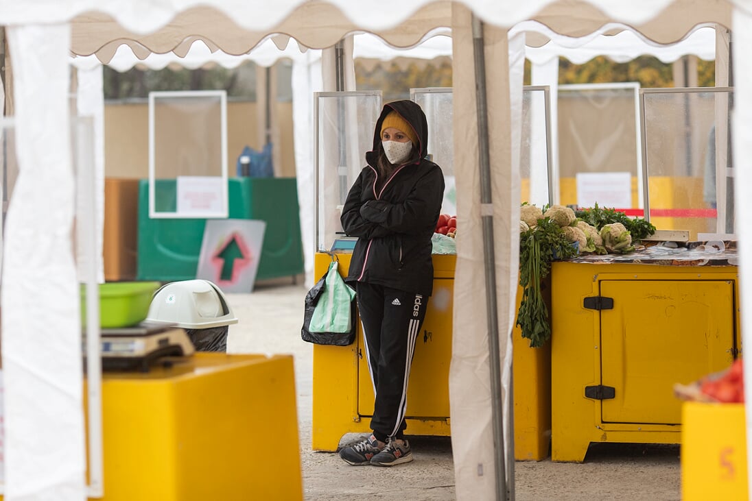 REPORTAJ. Supărarea comercianților dintr-o piață de la marginea Bucureștiului pe aglomerația de la Obor: “I-au văzut pe ei așa și ce au zis, hai să îi închidem pe toți”