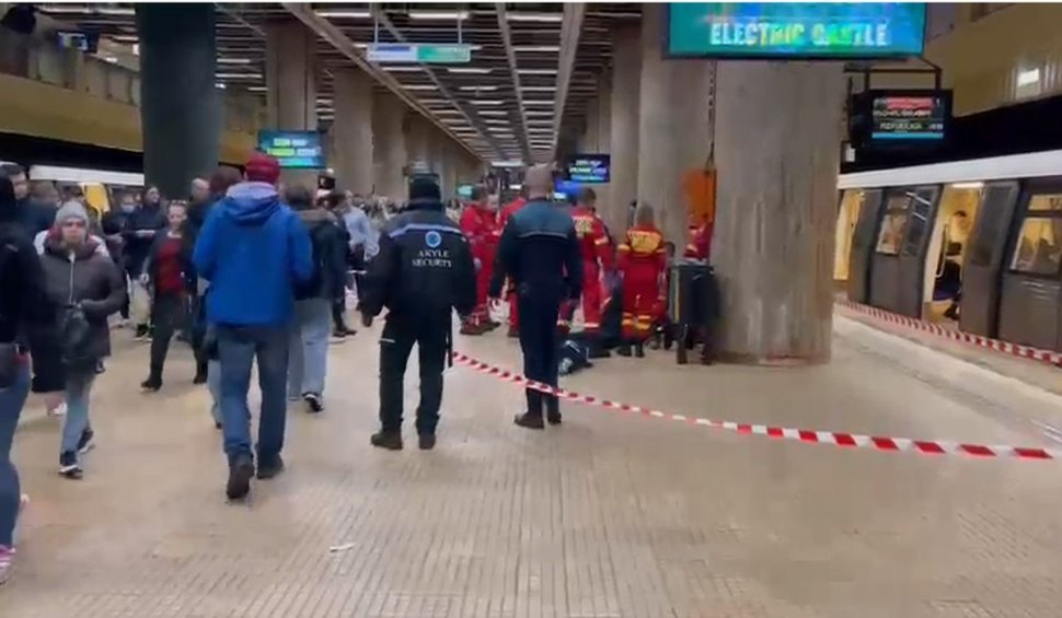 Un bărbat a murit în stația de metrou Piaţa Unirii. Medicii au încercat să îl resusciteze minute în șir