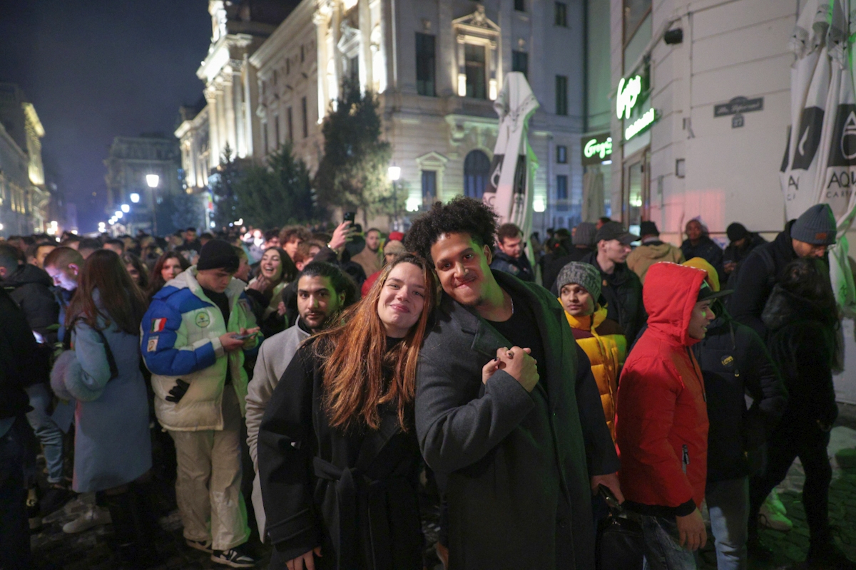 FOTO. Sute de persoane au petrecut de Revelion în Centrul Vechi, din București. A fost show și în Parcul IOR