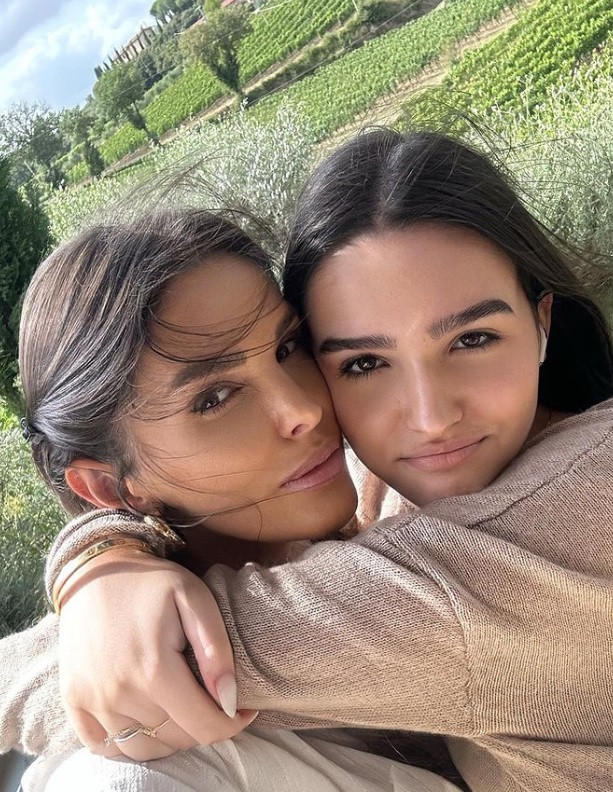 Adrian Cristea și Denisa Nechifor, împreună la ziua de naștere a fetei lor. Rania are 15 ani:  „Suntem foarte mândri de ea”