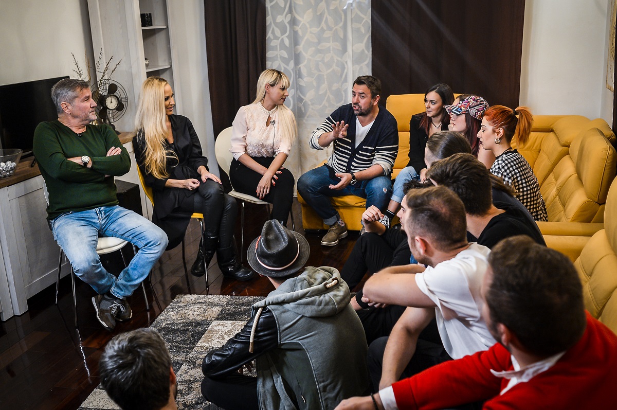 Sorana și Anca de la A.S.I.A. și Dan Bittman, vizită surpriză în casa X Factor | FOTO