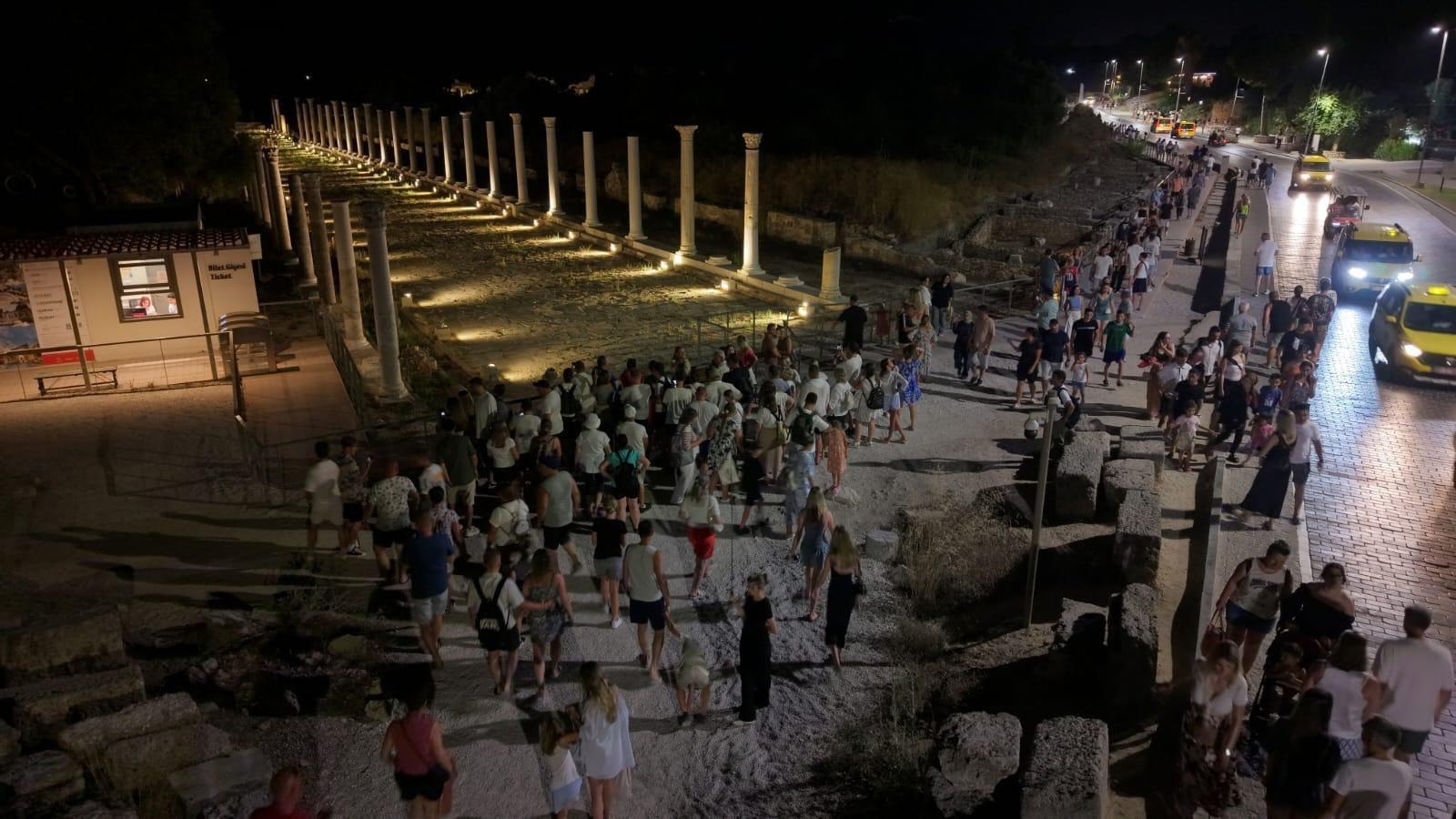 Ce se întâmplă noaptea în Turcia în perioada iunie - octombrie. Turiștii, atrași ca un magnet de un proiect inedit