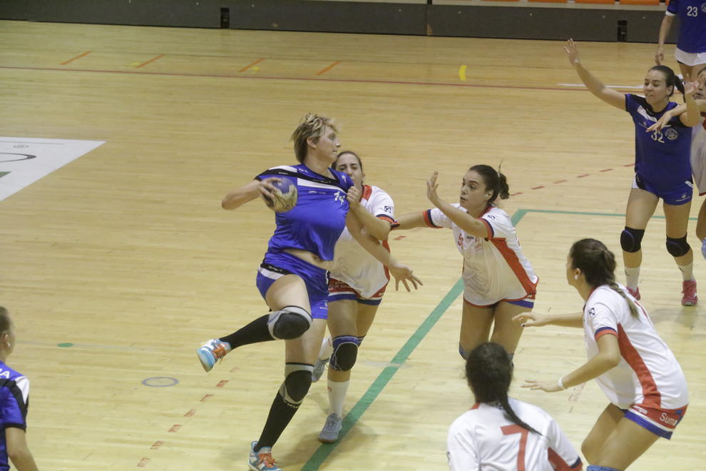 Senzațional! Handbalista Irina Pop și-a alăptat copilul în pauza meciului fetelor de la Lleida. Formată la Viitorul Cluj, e arhitectă și joacă pentru naționala Republicii Dominicane