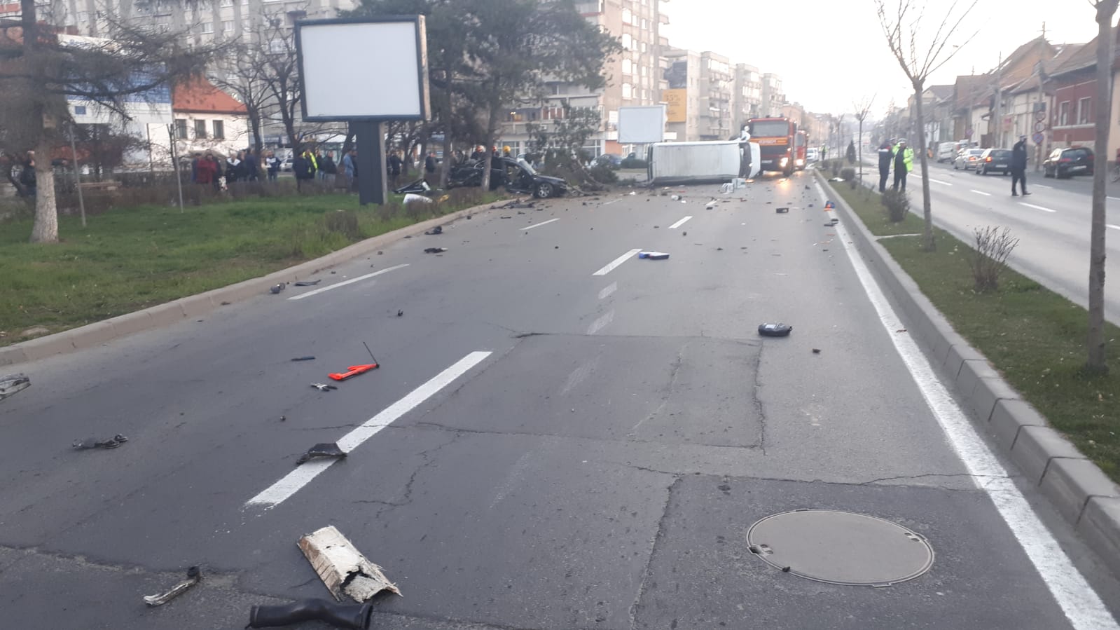 Două persoane au murit într-un grav accident auto, lângă gara din Târgu Mureş (FOTO)