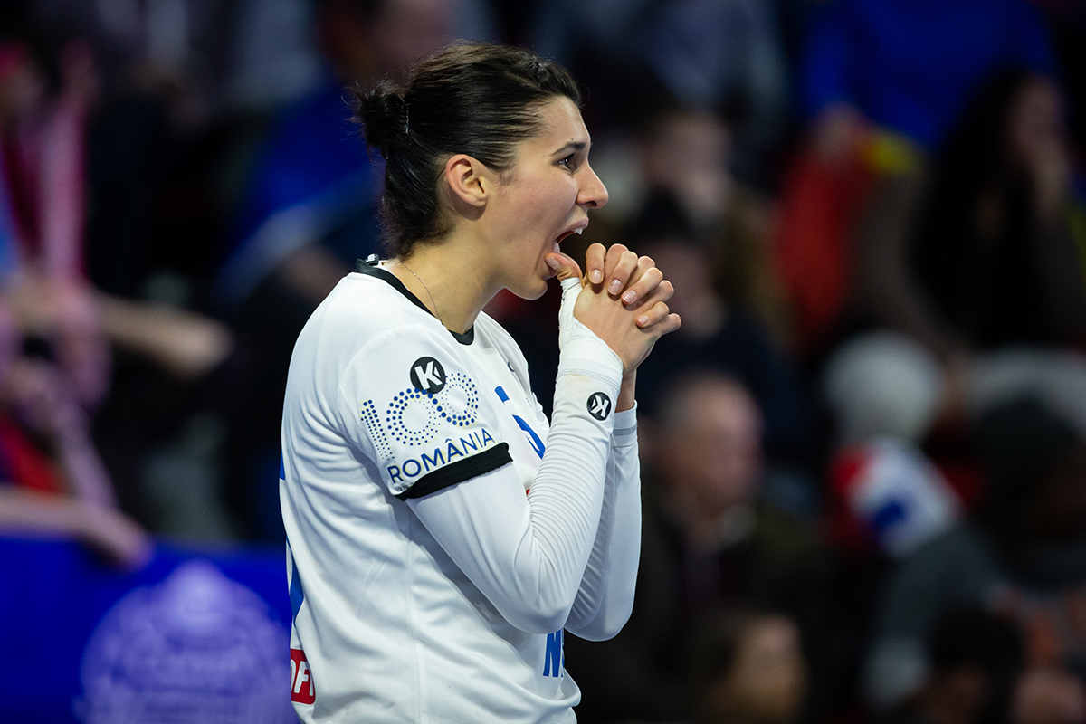 UPDATE | România a pierdut cu Ungaria, dar s-a calificat în semifinalele Euro 2018 de handbal feminin. Ambros a luat foc