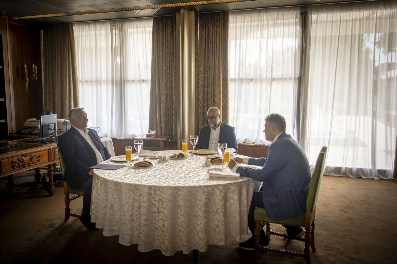 Viktor Orban, întâlnire cu Marcel Ciolacu, înaintea discursului de la Băile Tușnad. Ce a promis liderul Ungariei legat de Schengen