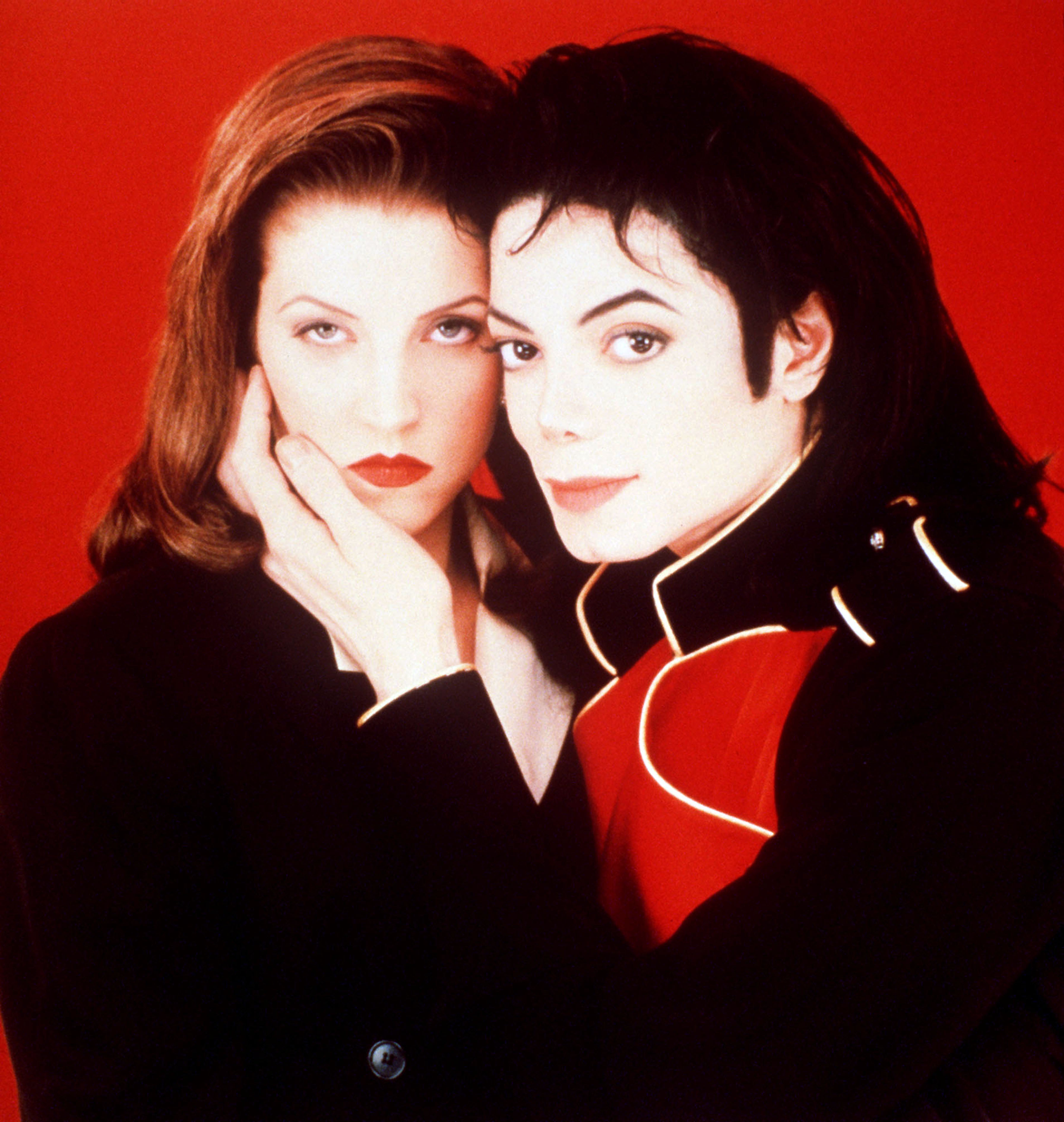 Câte operații estetice a avut, de fapt, Michael Jackson. Multiple cicatrici i-au fost descoperite la autopsie