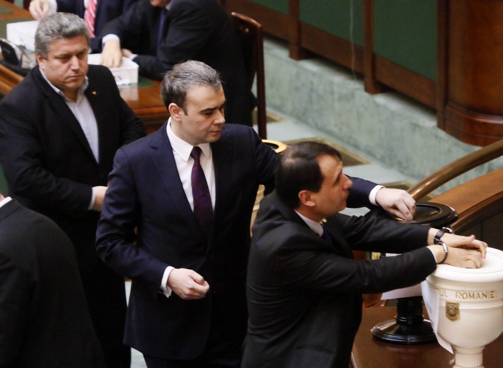 Atunci și Acum: Darius Vâlcov a intrat în politică sub aripa lui Traian Băsescu și a ajuns ”creierul” guvernării PSD-ALDE