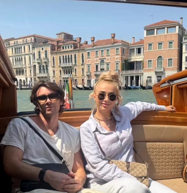Anamaria Prodan, vacanță în Italia cu fiicele și iubiții acestora. Cu ce se ocupă Sarah și Rebecca Dumitrescu