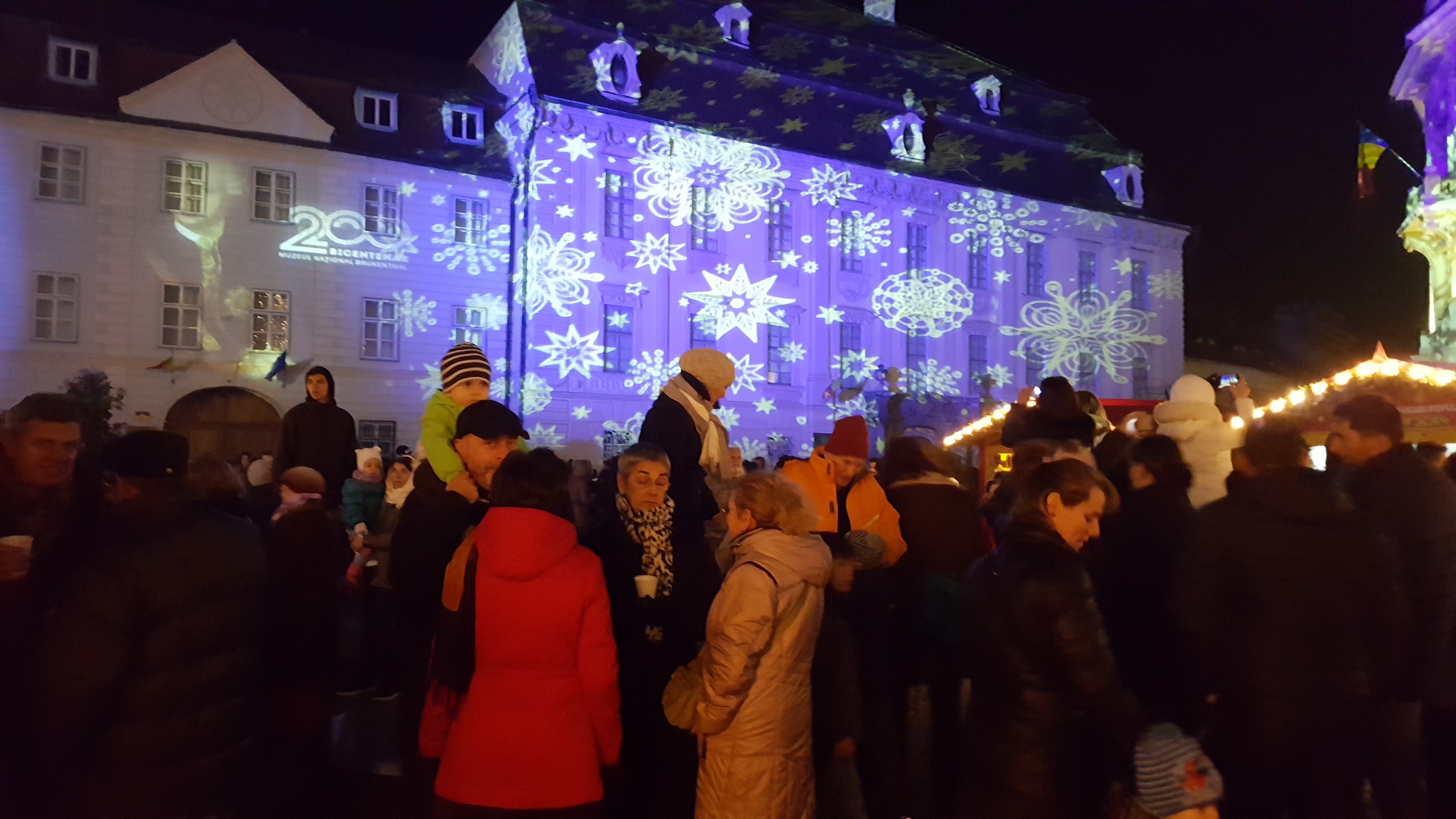 Peste 10.000 de oameni au fost prezenți la deschiderea Târgului de Crăciun din Sibiu | GALERIE FOTO