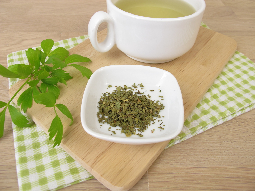 Leuștean - de ce este recomandat să introduci în dieta alimentară consumul de leuștean