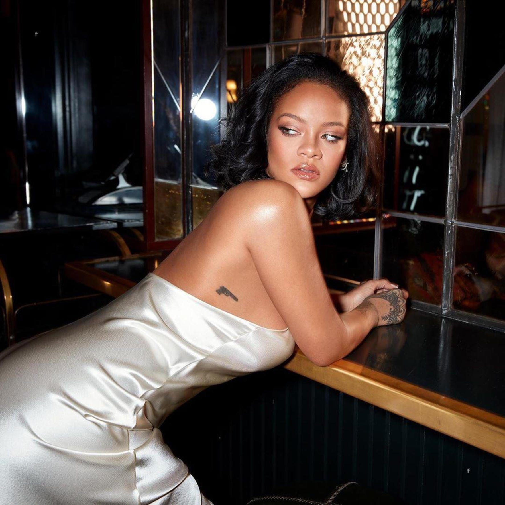 O fotografie topless cu Rihanna a stârnit furie în India: „Cultura noastră nu este costumul tău” - FOTO