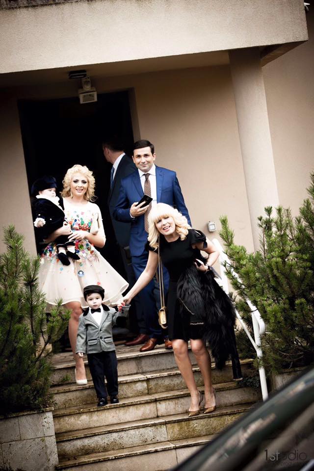 Elena Udrea, într-o postură inedită. Ce imagini a publicat pe Facebook / FOTO