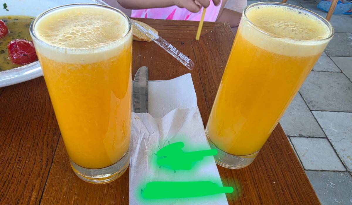 Cât costă o masă la restaurant în Mamaia Nord, cu „fresh” de portocale la cutie și apă plată la 38 de lei