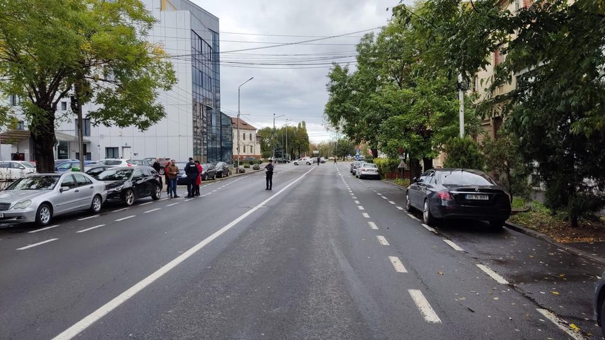 O fostă judecătoare din Arad a susținut că i-a fost montată o bombă pe mașină. Alerta a fost falsă