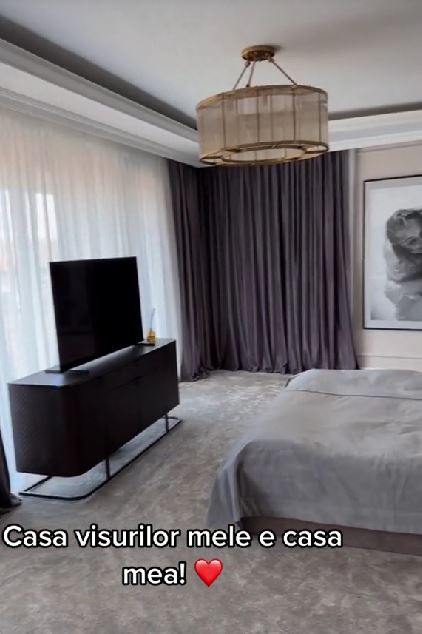 Imagini cu casa în care locuiește Vlăduța Lupău. Mobila a fost făcută la comandă și s-au folosit materiale de lux