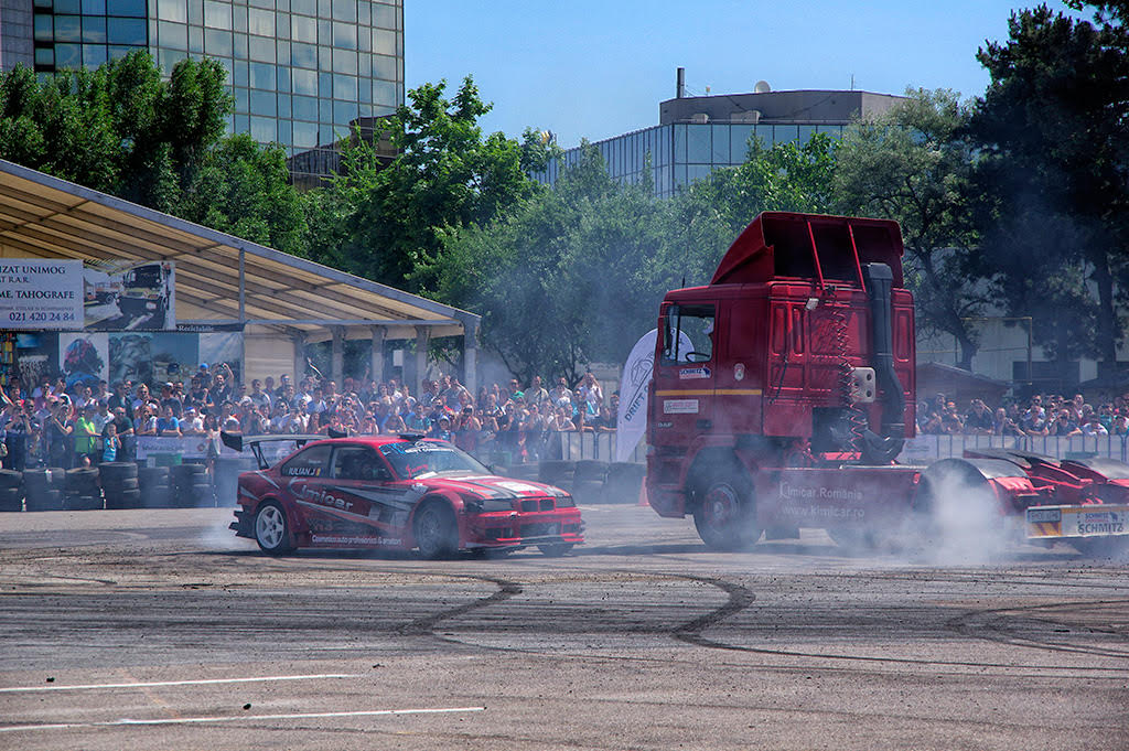 Aşii driftului au topit asfaltul! Cei mai buni piloţi s-au întrecut într-un spectacol impresionant / GALERIE FOTO