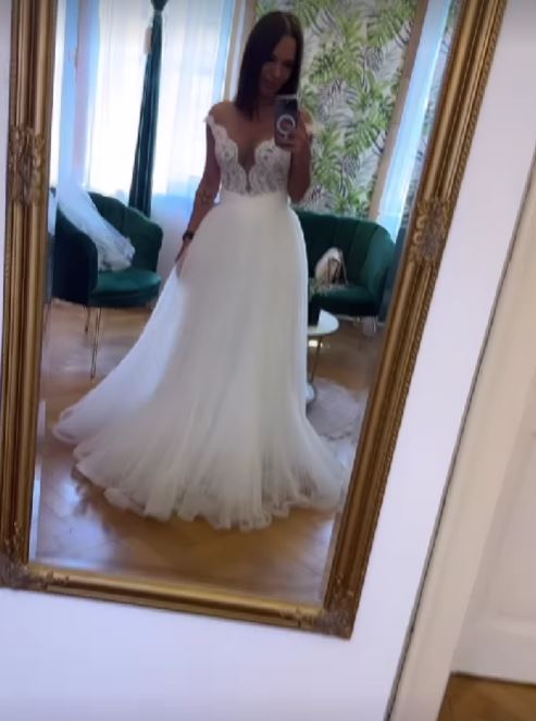 Andreea Antonescu a îmbrăcat rochia de mireasă la 5 luni după ce a născut: „Aștept părerea voastră”