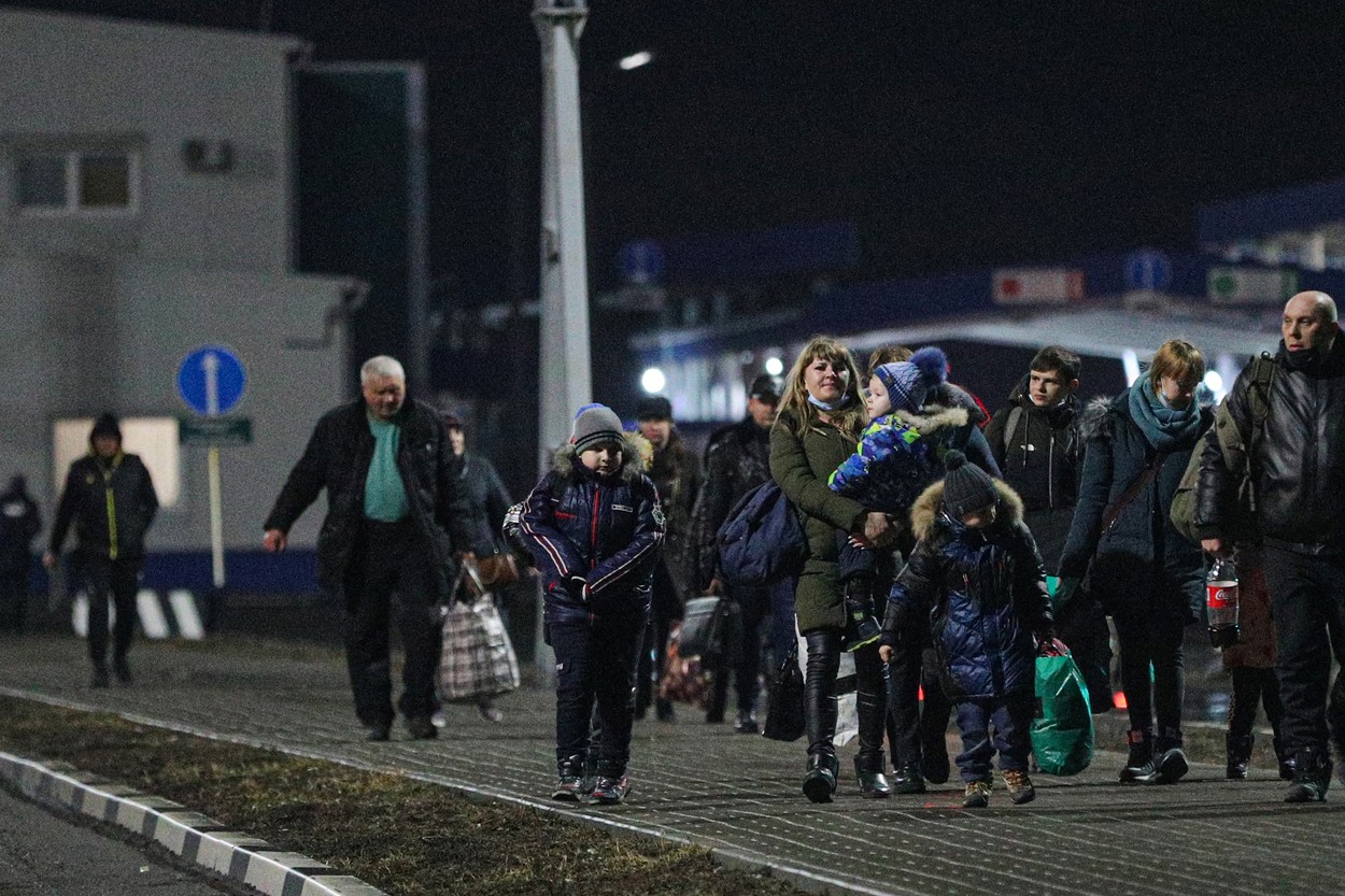 Imagini din Donețk. 700.000 de civili, inclusiv copii, în curs de evacuare spre Rusia