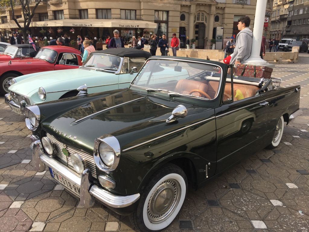 Mașina folosită de Robert Redford în filmul Havana, la Timișoara. E o replică, dar bijuteria a făcut furori printre iubitorii de mașini de epocă