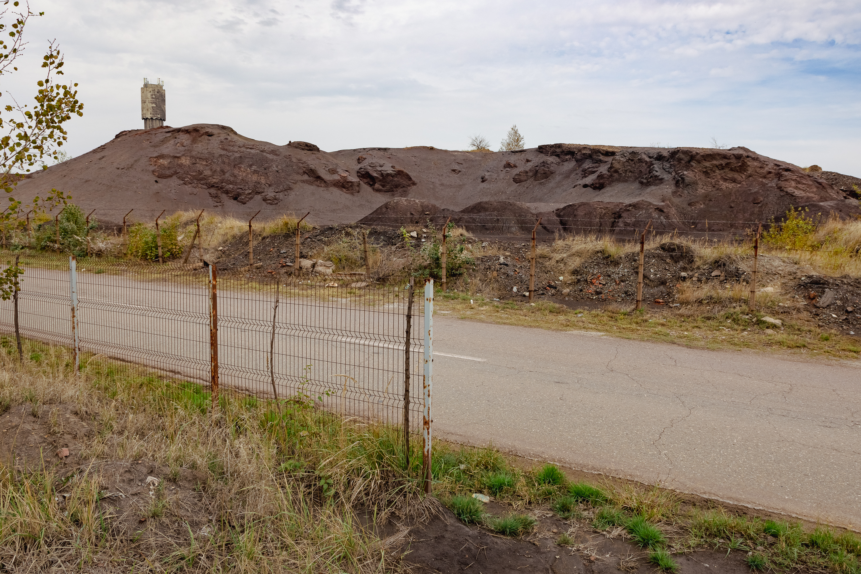 Cernobîlul de la Valea Călugărească, Prahova. Autoritățile și-au dat acordul pentru un mare depozit de gunoi lângă munții de deșeuri industriale. „Roșia Montană se mută la noi!”