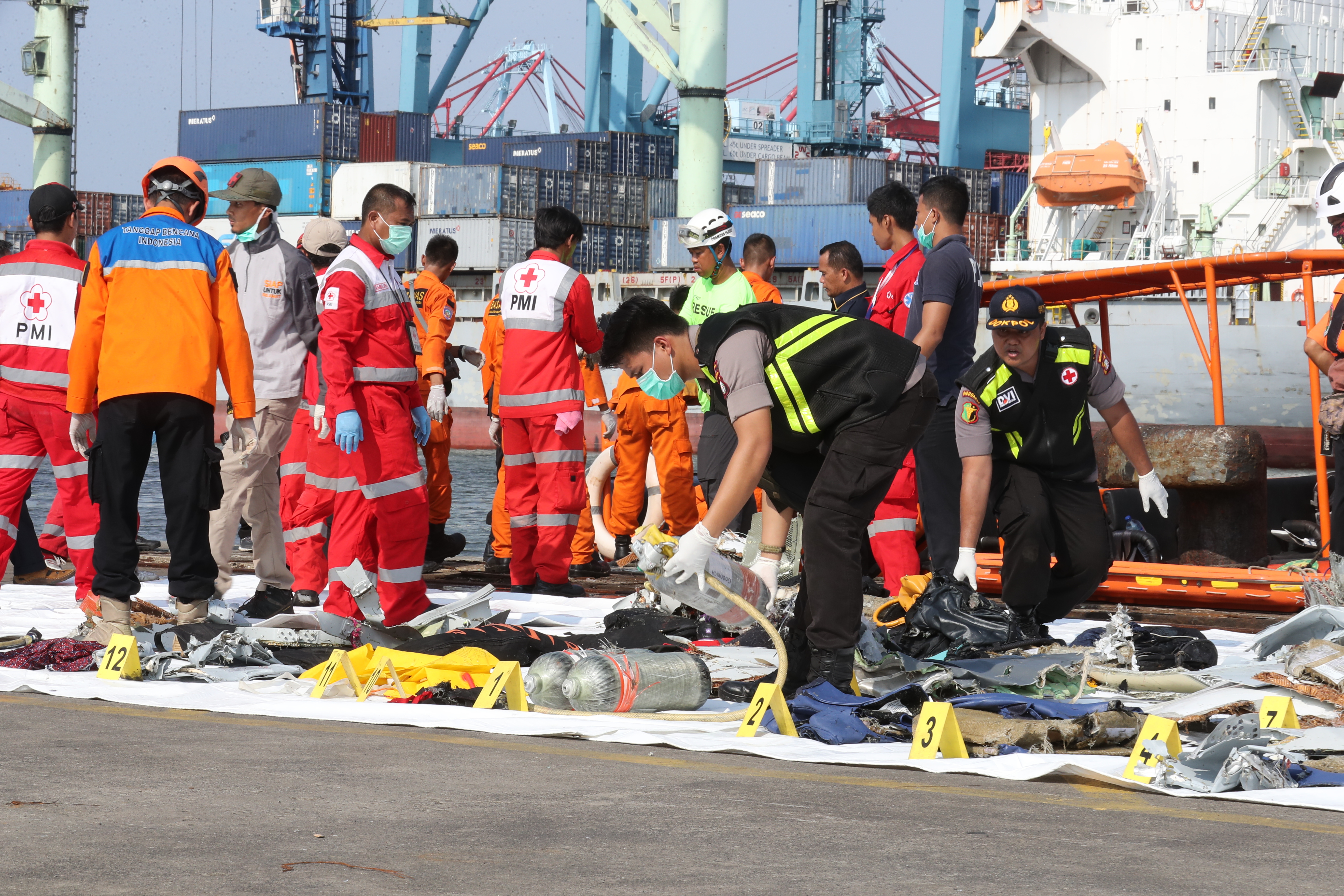 UPDATE | Accident aviatic în Indonezia. Echipele de salvare au recuperat 6 cadavre. Înainte ca avionul Lion Air să se prăbușească în mare, pilotul a raportat defecțiuni tehnice (FOTO și VIDEO)