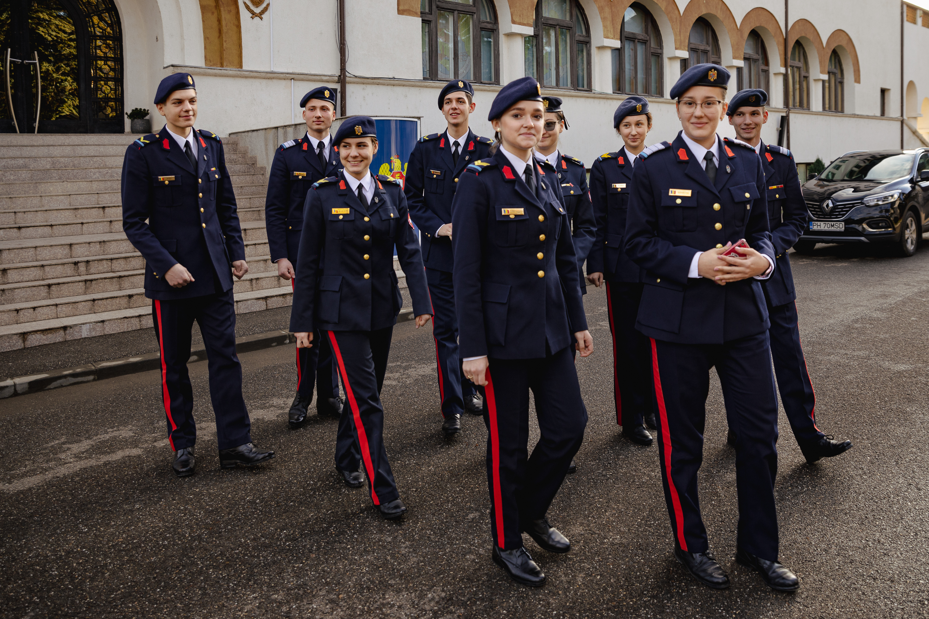 „Vă dați seama că nu sperăm la un război, ar trebui să nu ai toate țiglele pe casă să-ți dorești așa ceva”. Liceeni militari povestesc ce înseamnă pentru ei patriotismul 