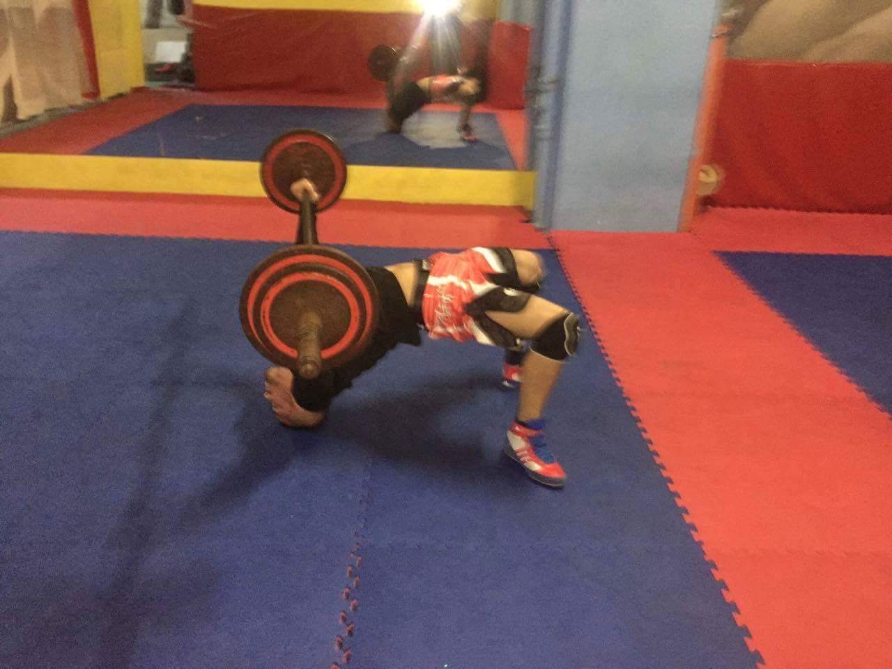 Divizia MMA, 31 octombrie: Bestia are forță și talent! Ridică 120 de kilograme stând în cap! GALERIE FOTO