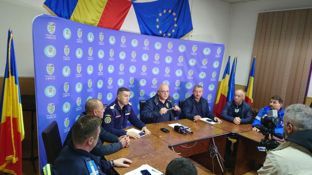 „Există pericolul ca barajul Tăul Mare să cedeze”. Ordin de evacuare la Roșia Montană, unde s-a spart barajul