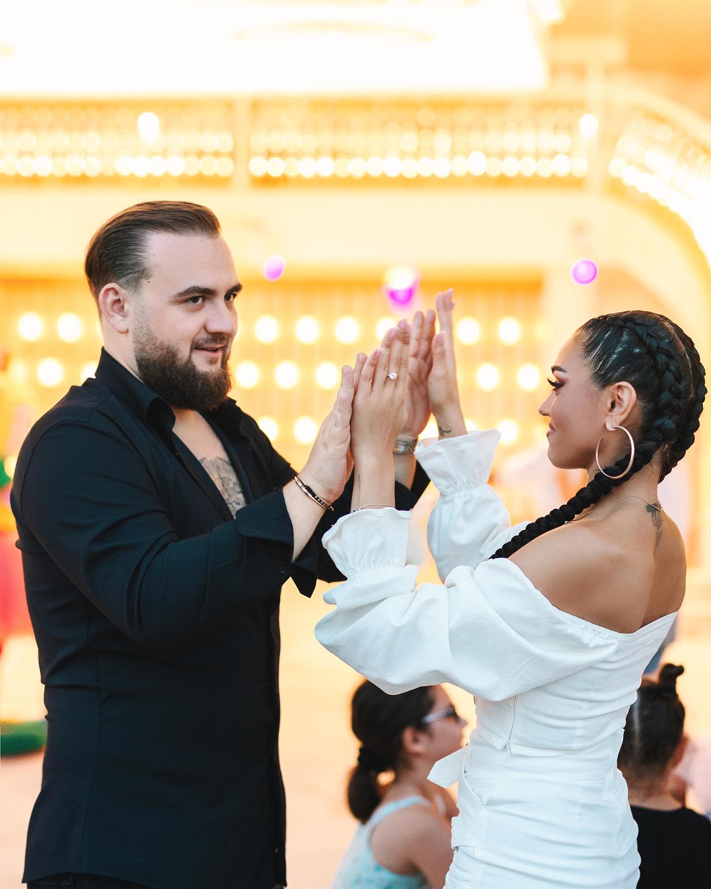 Karmen Simionescu s-a despărțit de Bogdan Căplescu după 5 ani de la căsătoria civilă. Primele declarații: „Nu suntem făcuți unul pentru celălalt”