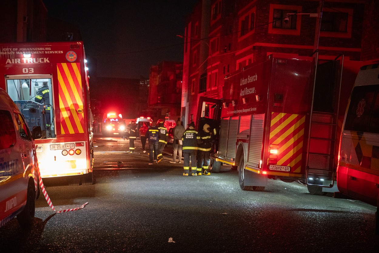 Peste 70 de persoane au murit într-un incendiu la Johannesburg, cel mai mare oraș din Africa de Sud