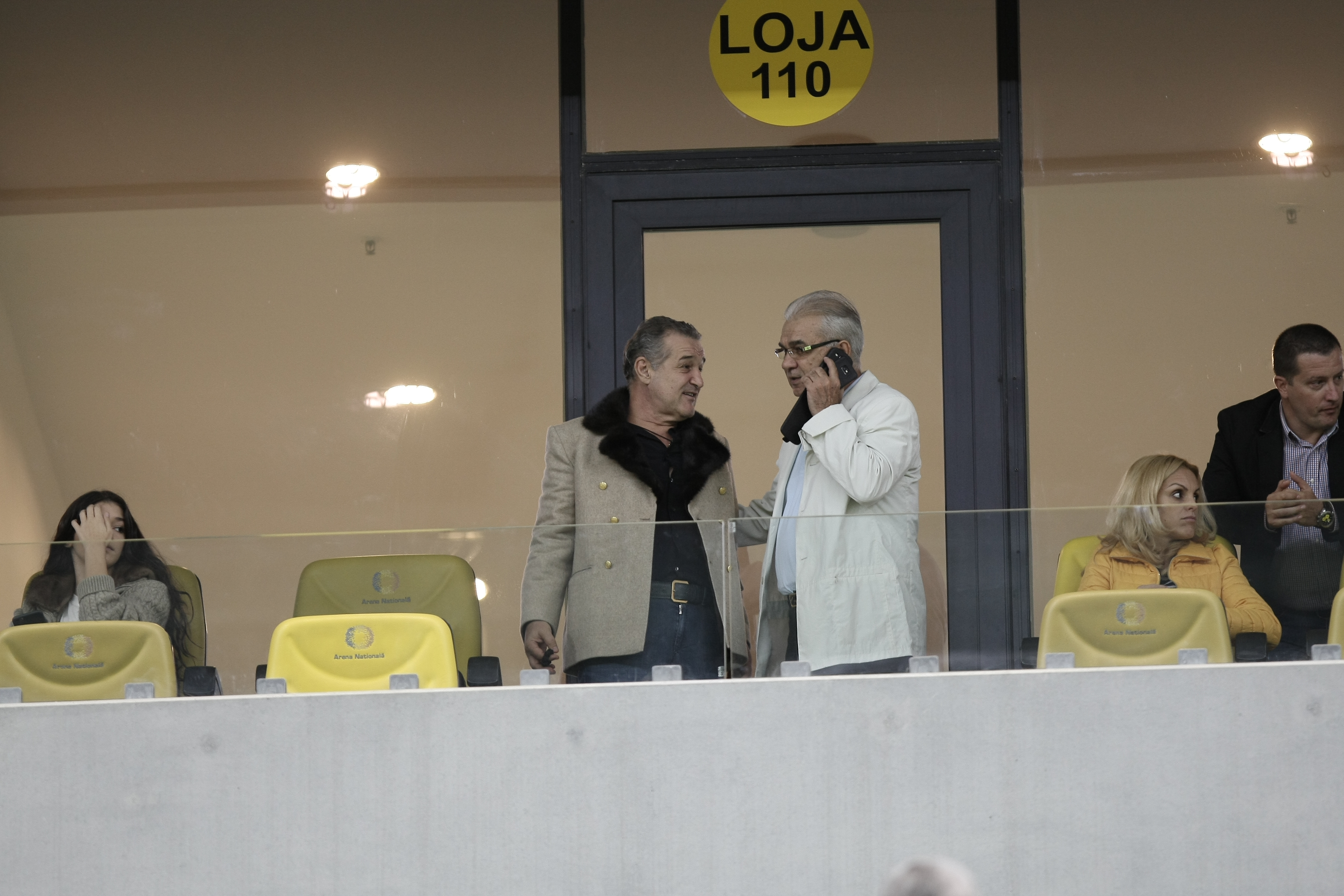 Liga I: Steaua - FC Voluntari 3-1. ^Hamroun, Chipciu și Stanciu l-au ridicat de pe bancă pe Rădoi, antrenorul fără licență al campioanei. Odată cu el, și pe ”principalul”-marionetă Țiți Dumitriu / GALERIE FOTO