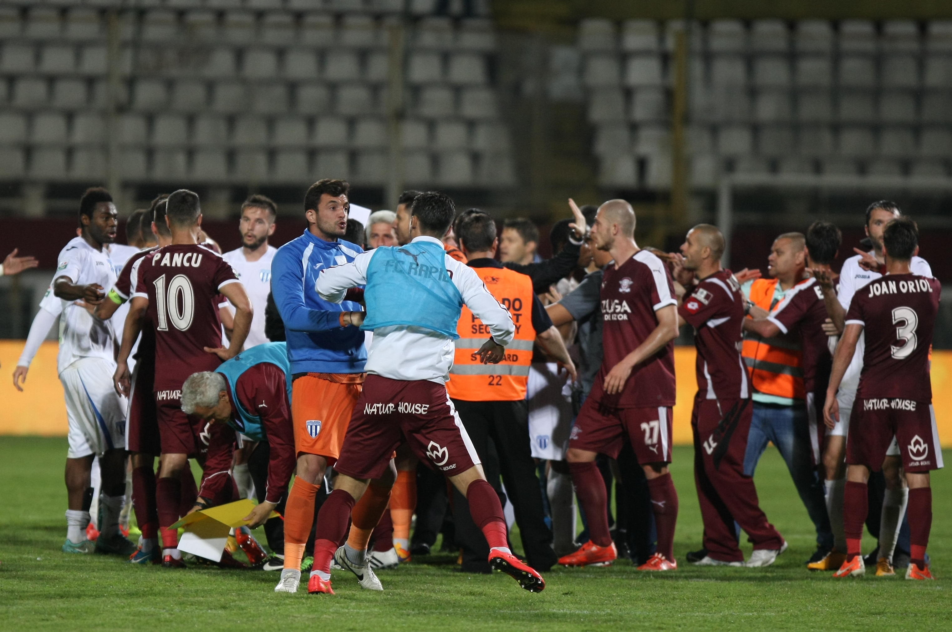 Comisia de Disciplină a FRF nu a putut judeca incidentele de la finalul partidei Rapid - CS U Craiova (1-2)
