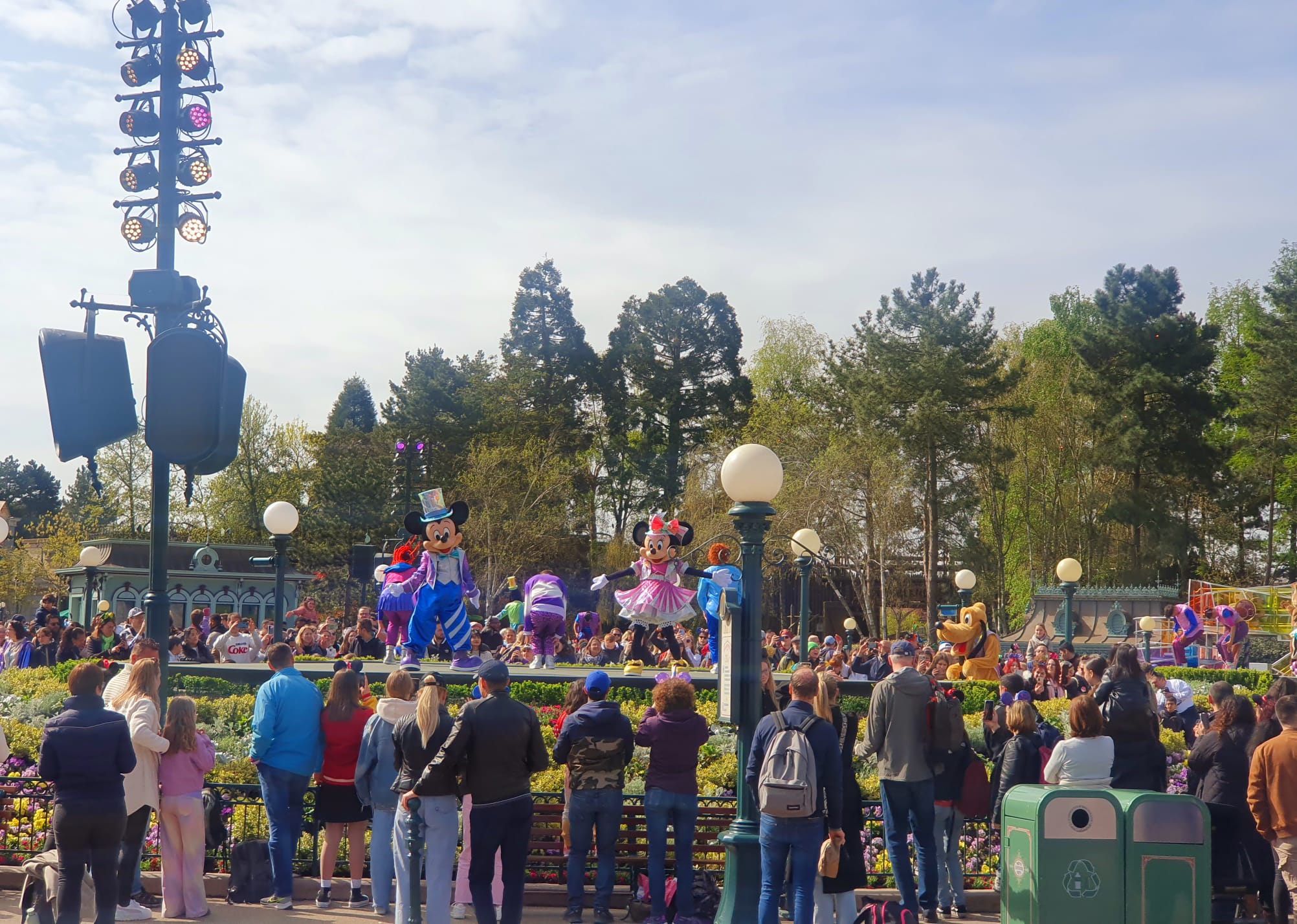 Ponturi pentru o vacanță reușită la Disneyland, Paris. Cum să faci economie de timp și de bani