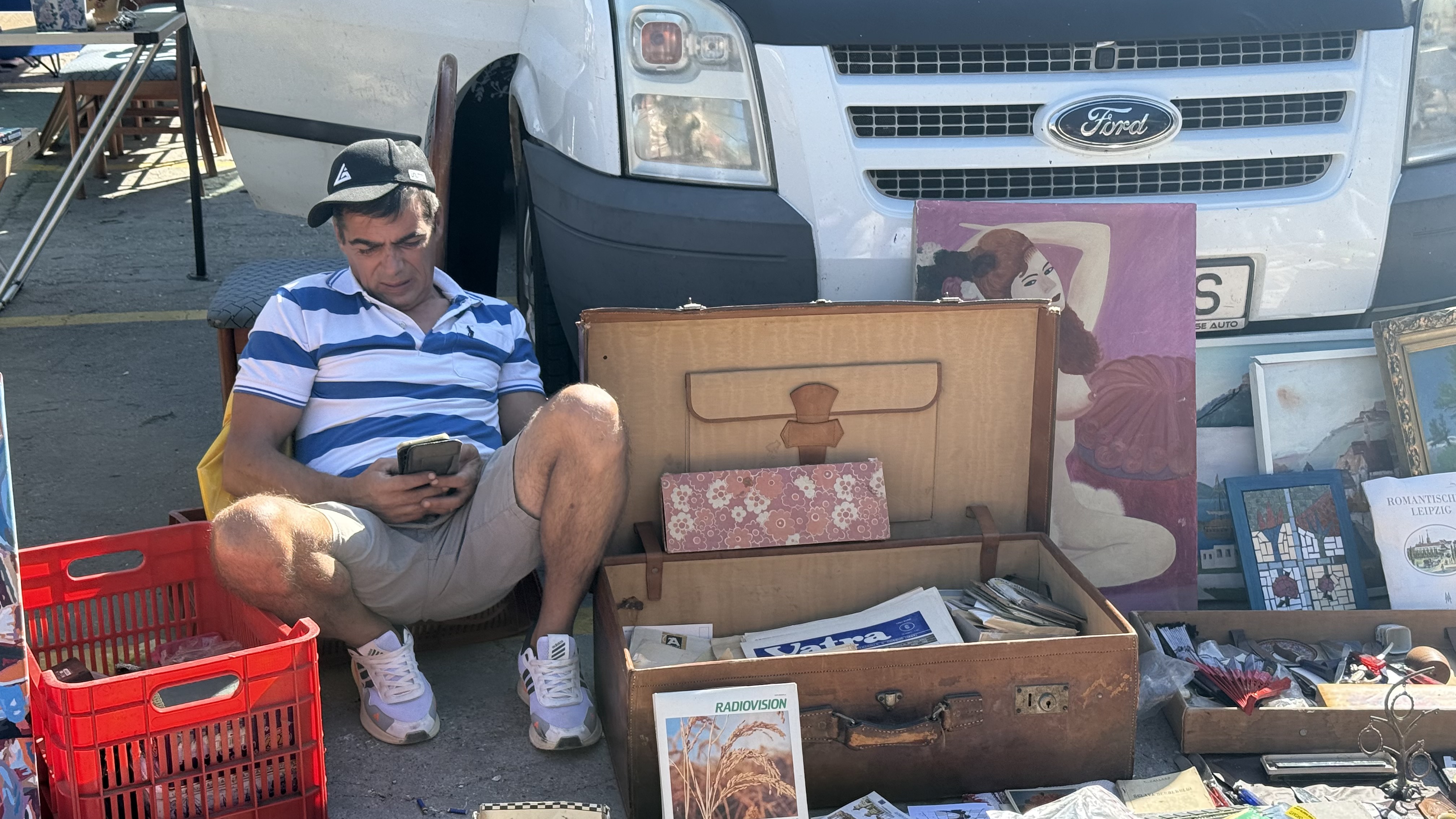 Cum ajung viniluri de zeci de ani să valoreze sute de lei în târgul de vechituri din București: „Uite, frate, ăsta e original Electrecord!”