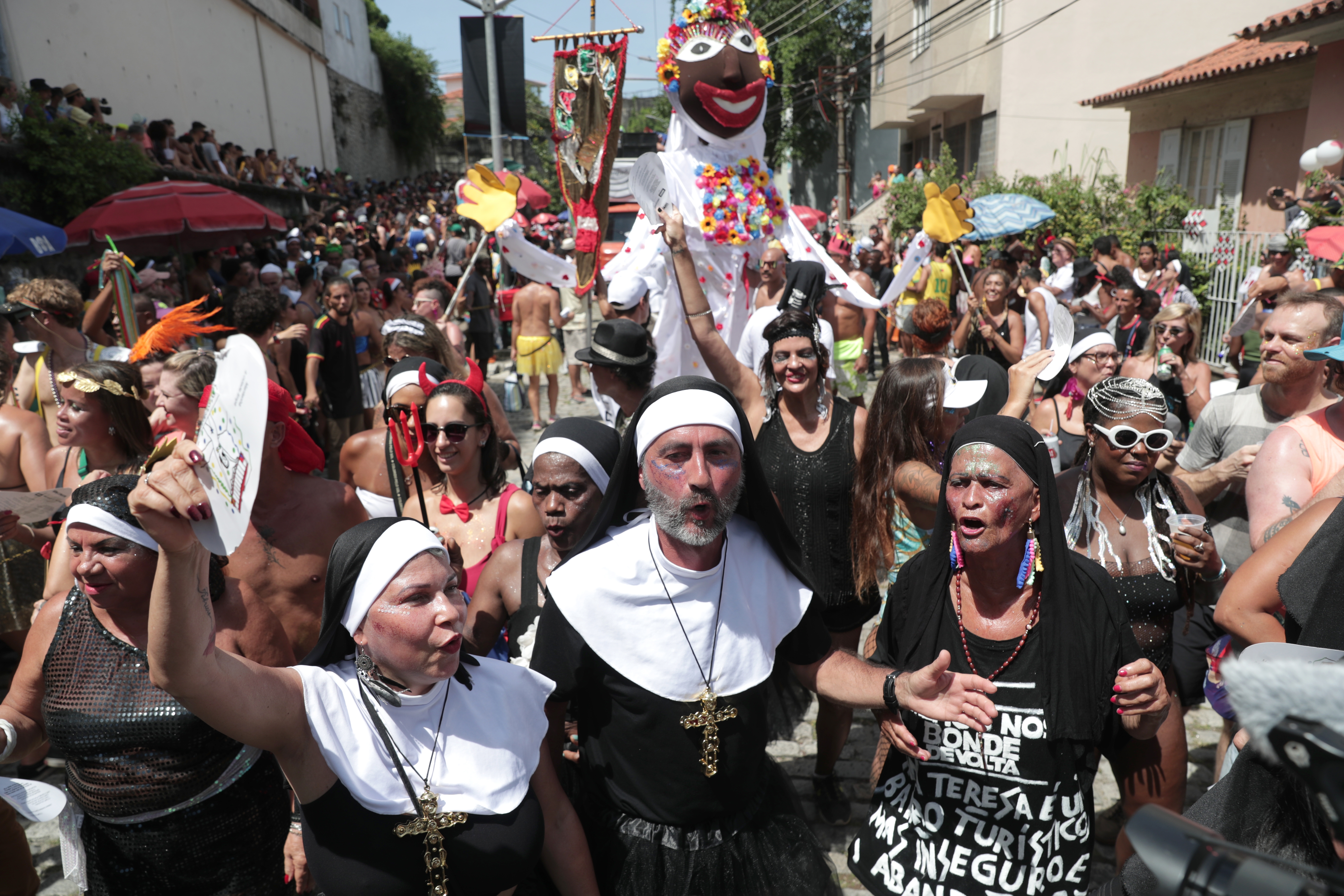 Liber la samba! Marea petrecere de la Carnavalul de la Rio a început azi