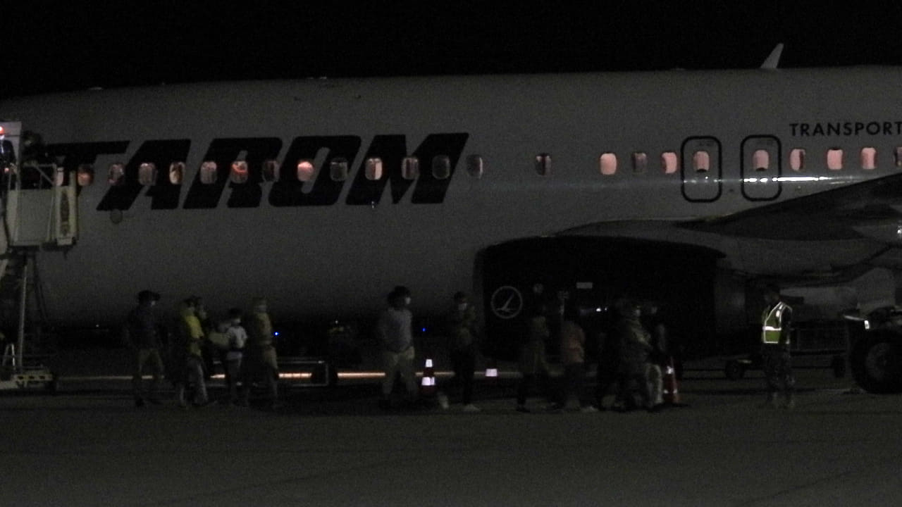 139 de cetățeni afgani, evacuați din Afganistan în urma demersurilor MAE, au ajuns în România
