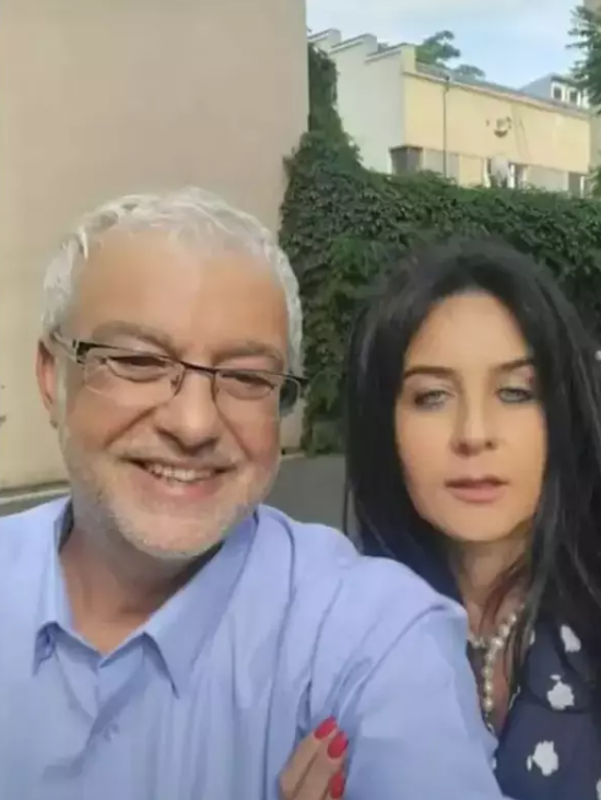 Cătălin Crișan s-a despărțit de Camelia, după mai bine de doi ani de relație. Artistul a rămas din nou singur. „Viața merge mai departe”