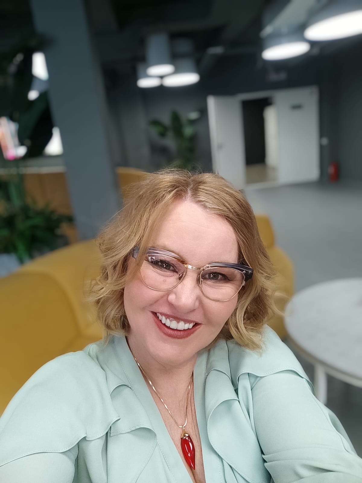 Tania Popa produce un film alături de soțul ei: „Îmi doresc mult de tot să îmi iasă”. Actrița joacă și în „Atletico Textila” - INTERVIU