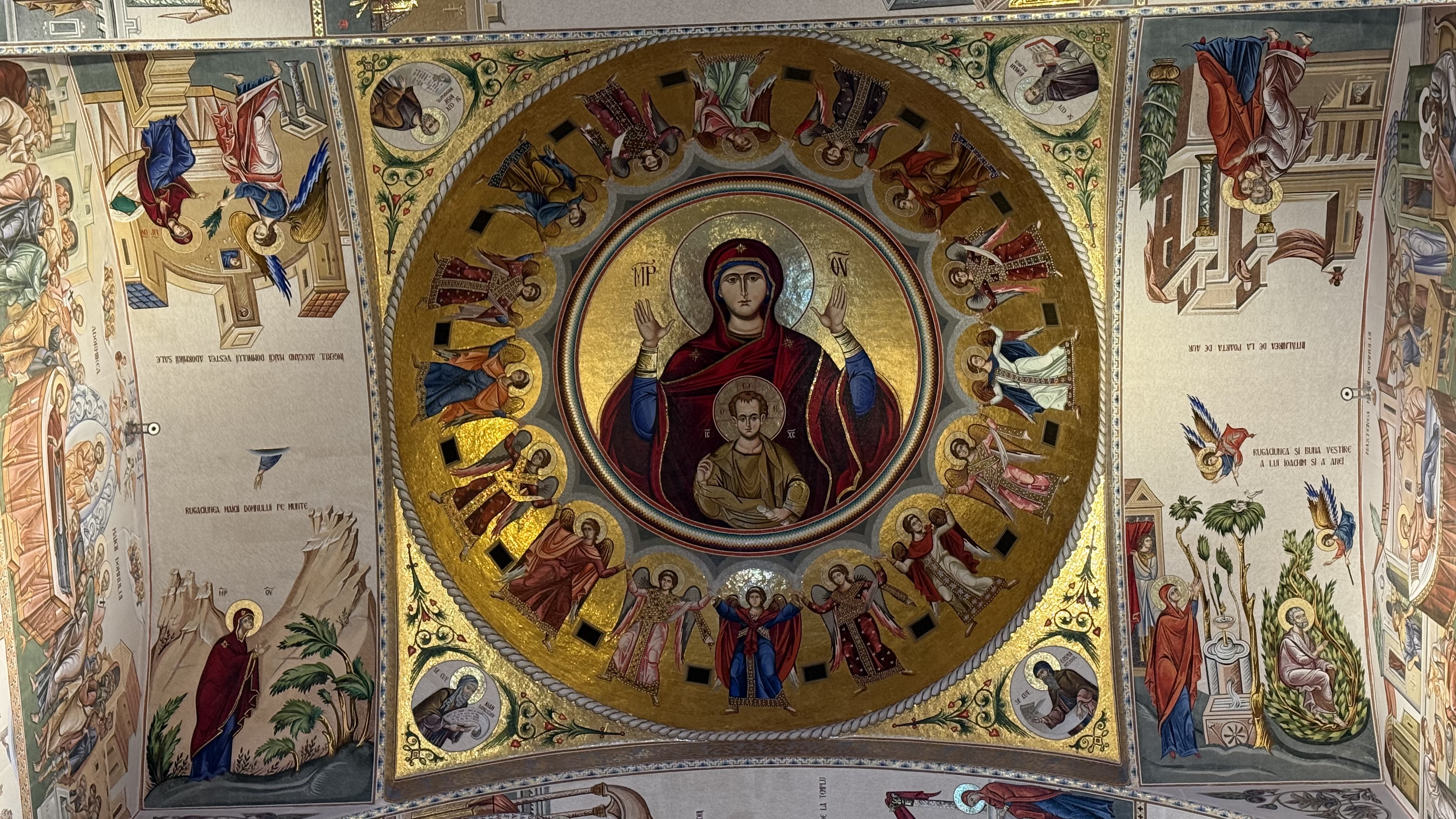 A doua zi de Crăciun la Catedrala Națională. Mii de credincioși au venit din țară și din străinătate să viziteze cea mai mare biserică ortodoxă din lume
