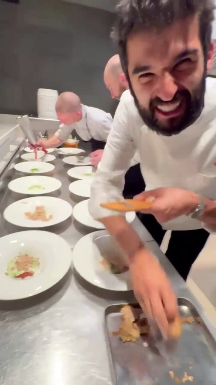 Un român a gătit o trufă la o cină exclusivistă de 10.000 de euro, într-un restaurant cu o stea Michelin, din Italia