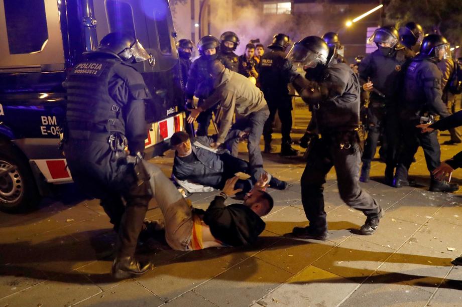 VIDEO | Violențe în Barcelona, după El Clasico. Zeci de persoane au fost rănite