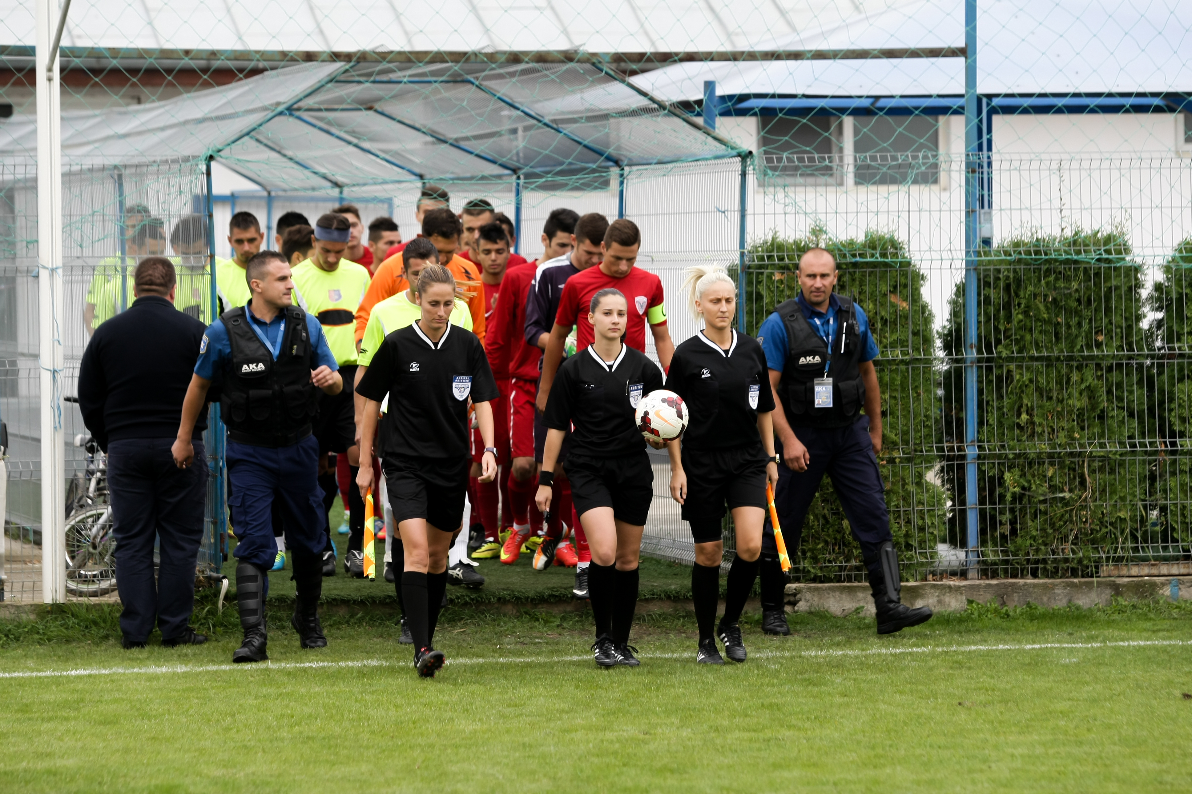 ”Vai de capul vostru!”. Trei arbitre care vor pe lista FIFA, față-n față cu atmosfera de la un meci de Liga III