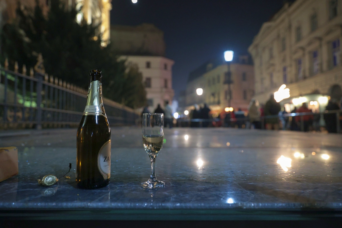 FOTO. Sute de persoane au petrecut de Revelion în Centrul Vechi, din București. A fost show și în Parcul IOR