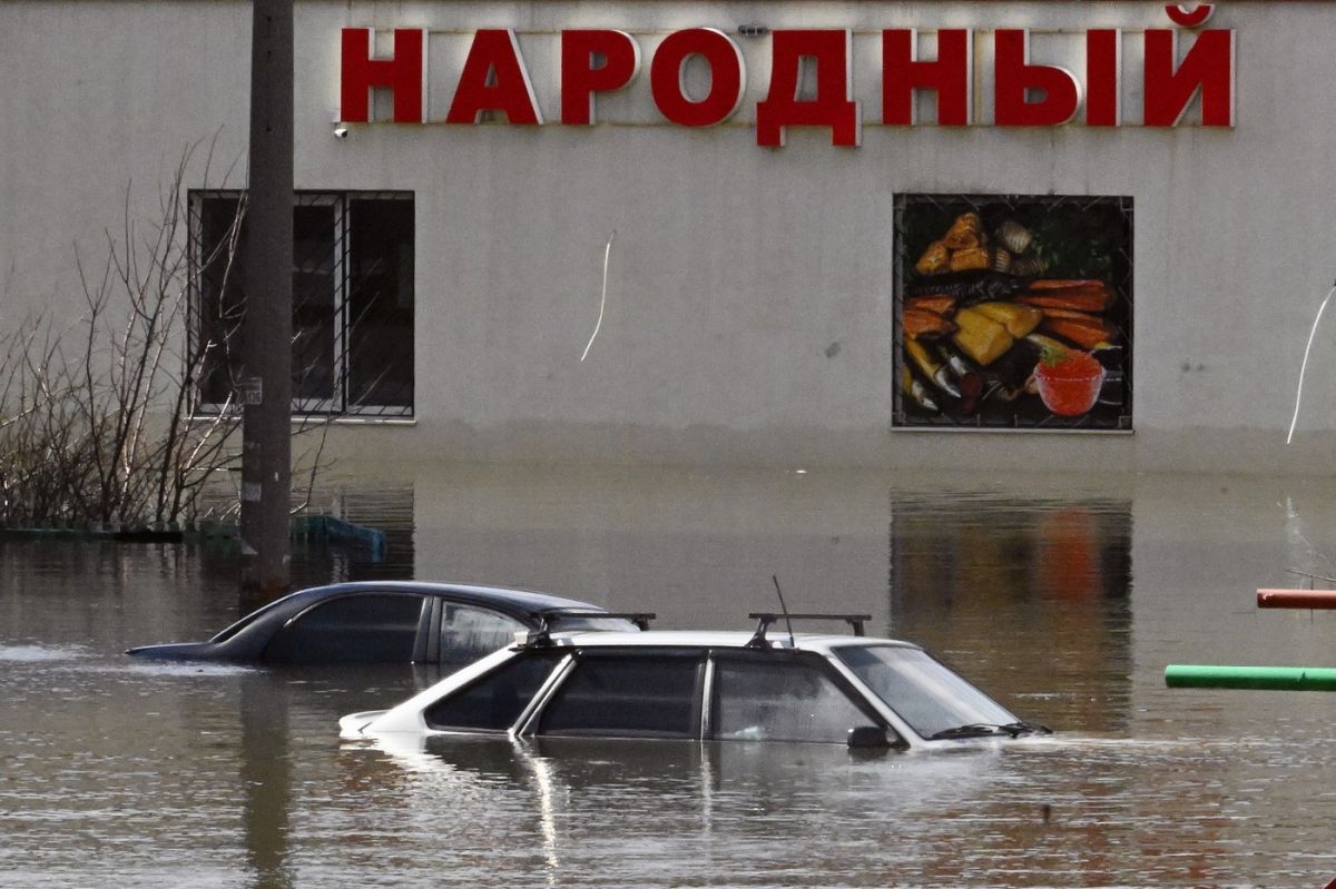 Inundații în Rusia: aproape 12.000 de case au fost afectate, iar alte câteva mii sunt în pericol. Nivelul fluviului Ural continuă să crească