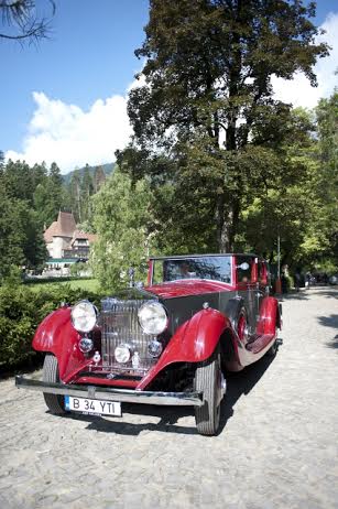 FOTO/ SHOW la Sinaia: vehicule istorice și automobile unicat, la ”Concursul de Eleganță”