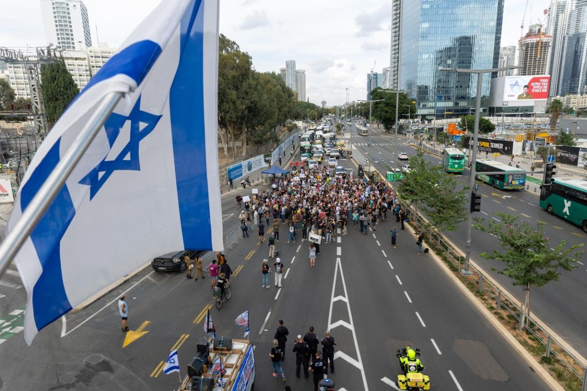 Familiile ostaticilor ținuți de Hamas în Fâșia Gaza au pornit într-un marș de la Tel Aviv la Ierusalim, cerând măsuri pentru eliberarea lor