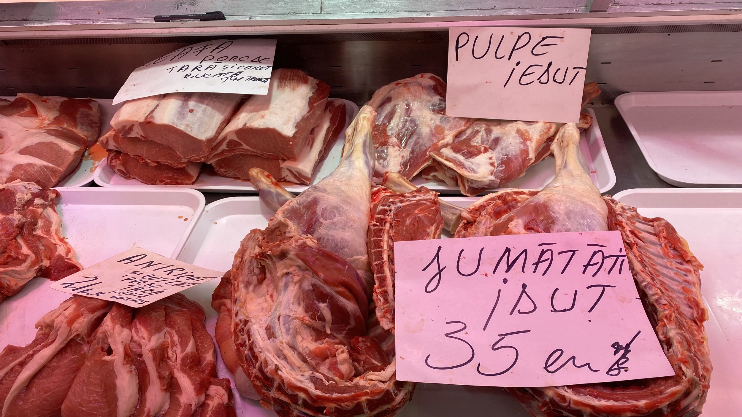 Cât costă un kilogram de carne de miel pentru Paște 2024? „Mielul dobrogean, mai bun de la an la an!”