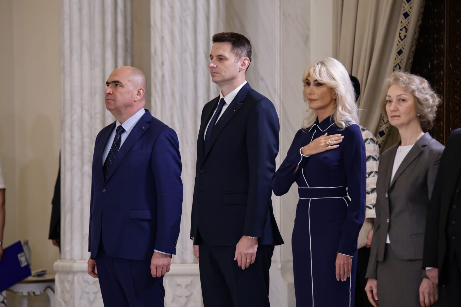 Trei noi judecători la CCR. Dacian Dragoş, Csaba Asztalos şi Mihai Busuioc au depus jurământul la Cotroceni. Cine sunt cei 9 judecători ai Curții
